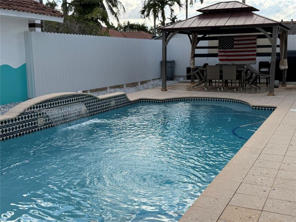 For Sale: $965,000 (4 beds, 3 baths, 2215 Square Feet)