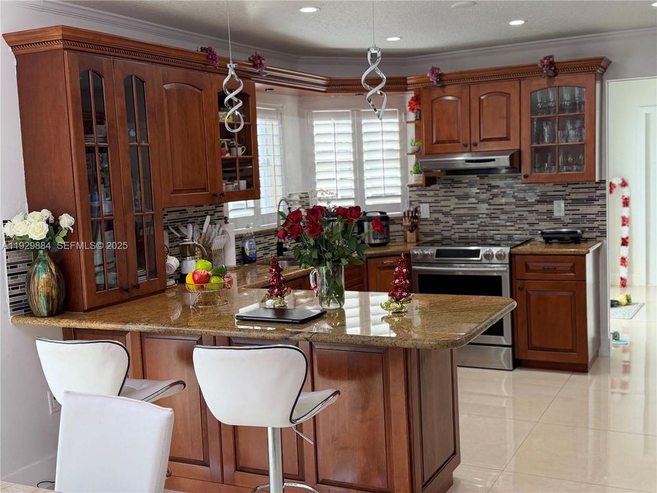 For Sale: $965,000 (4 beds, 3 baths, 2215 Square Feet)