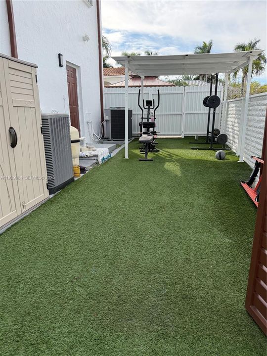 For Sale: $965,000 (4 beds, 3 baths, 2215 Square Feet)