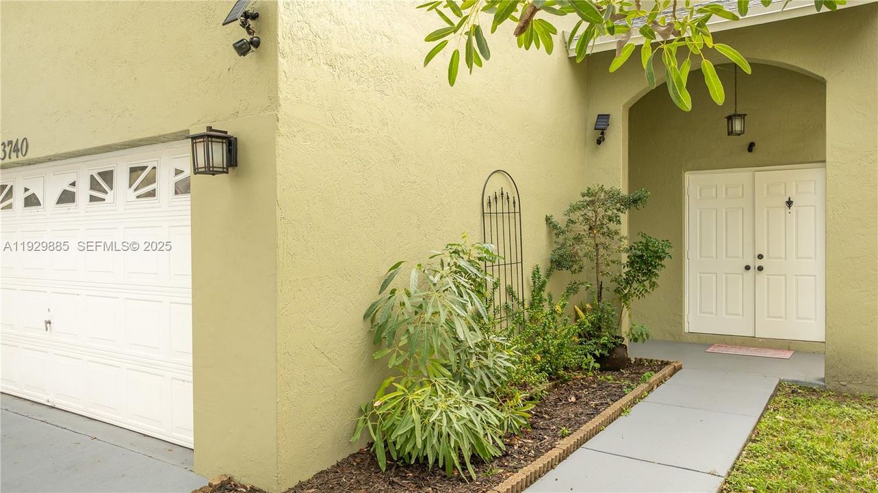 For Sale: $559,000 (3 beds, 2 baths, 2055 Square Feet)