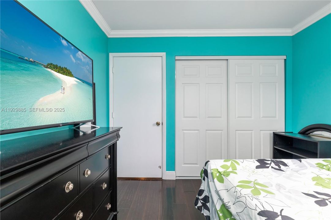 For Sale: $559,000 (3 beds, 2 baths, 2055 Square Feet)