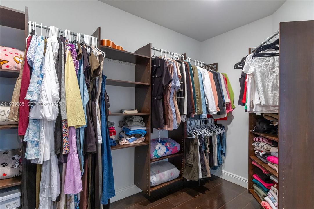 For Sale: $559,000 (3 beds, 2 baths, 2055 Square Feet)