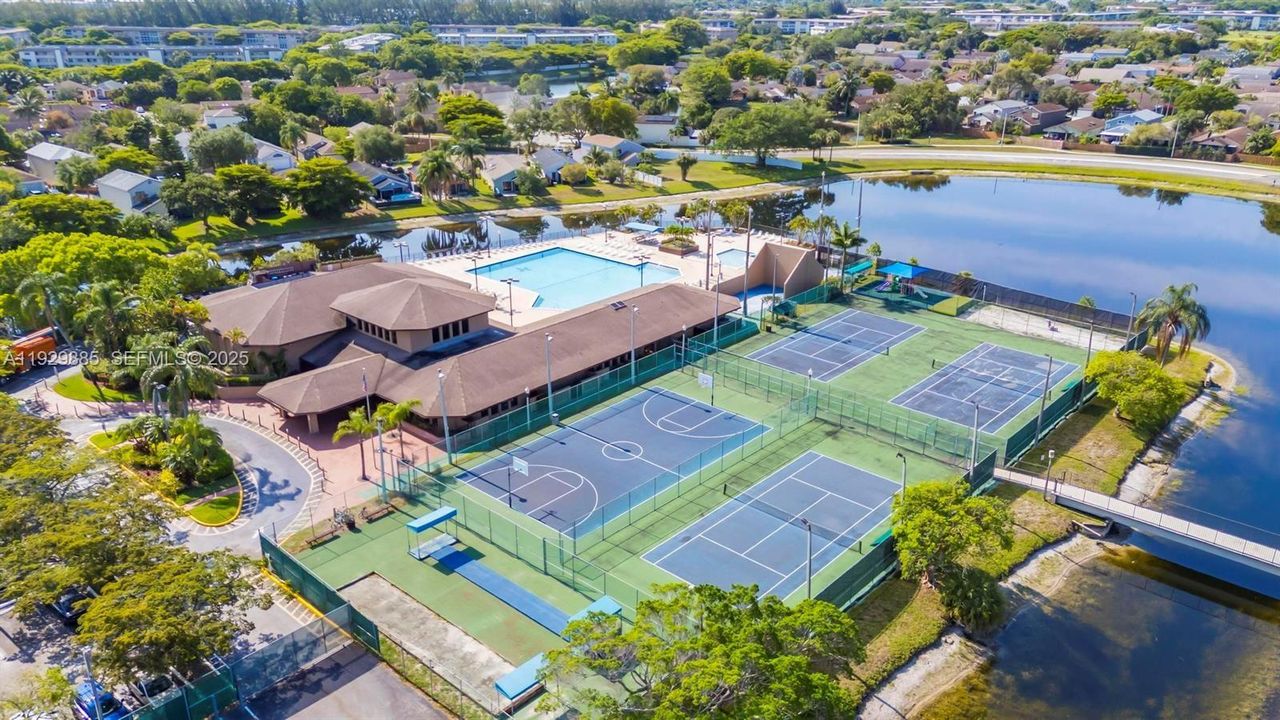 For Sale: $559,000 (3 beds, 2 baths, 2055 Square Feet)