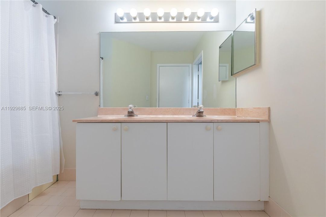 For Sale: $559,000 (3 beds, 2 baths, 2055 Square Feet)