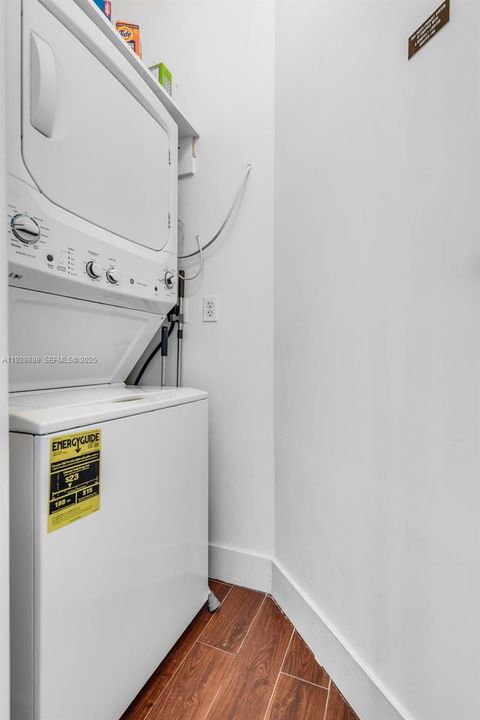 For Sale: $525,000 (1 beds, 1 baths, 763 Square Feet)