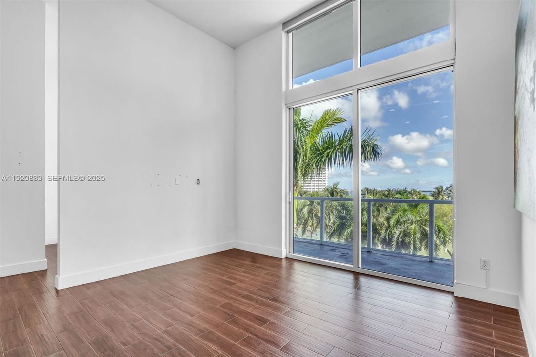 For Sale: $525,000 (1 beds, 1 baths, 763 Square Feet)