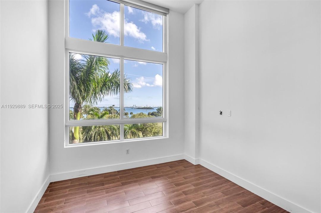 For Sale: $525,000 (1 beds, 1 baths, 763 Square Feet)