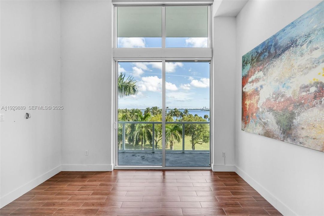 For Sale: $525,000 (1 beds, 1 baths, 763 Square Feet)