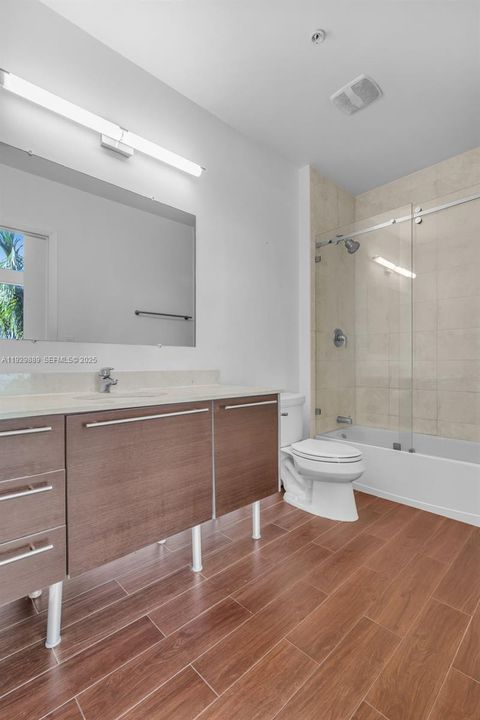 For Sale: $525,000 (1 beds, 1 baths, 763 Square Feet)