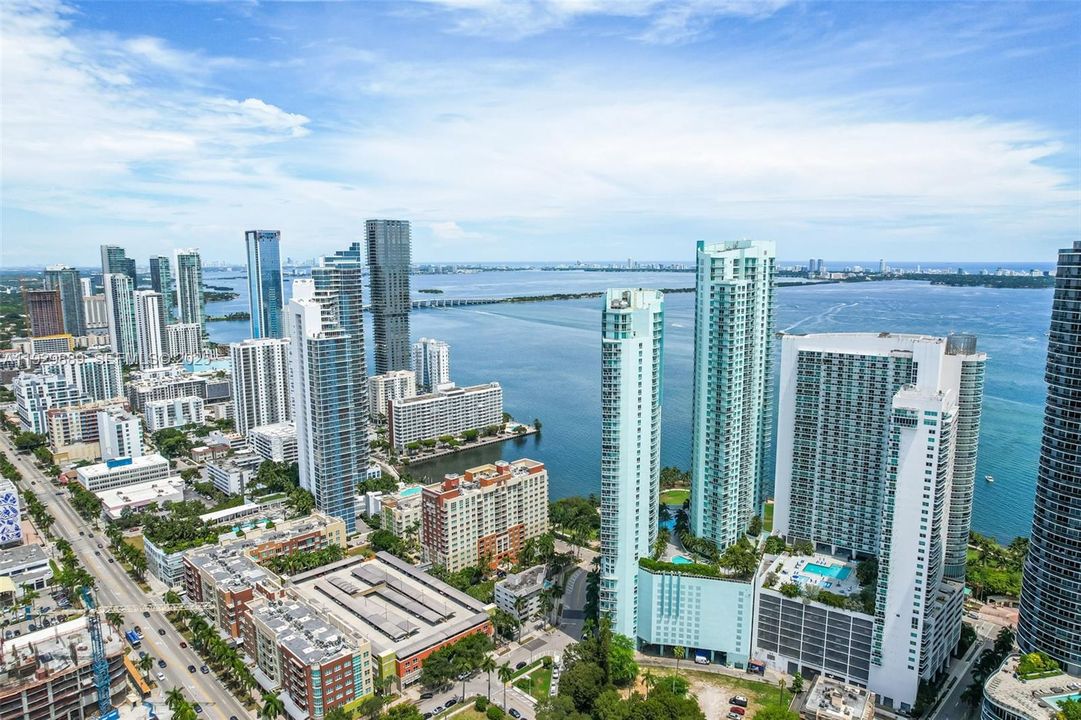 For Sale: $525,000 (1 beds, 1 baths, 763 Square Feet)