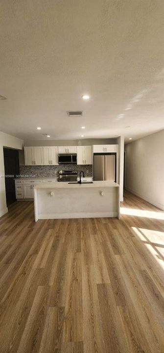 For Rent: $3,200 (3 beds, 2 baths, 1251 Square Feet)
