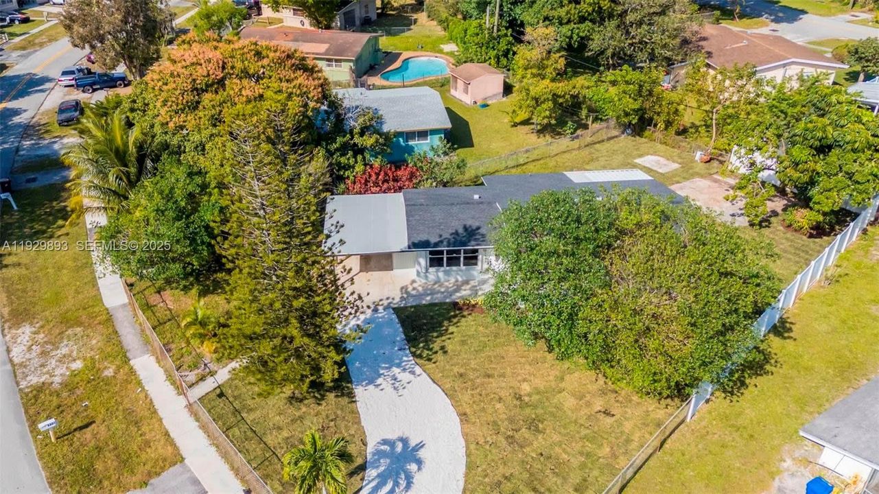 For Rent: $3,200 (3 beds, 2 baths, 1251 Square Feet)