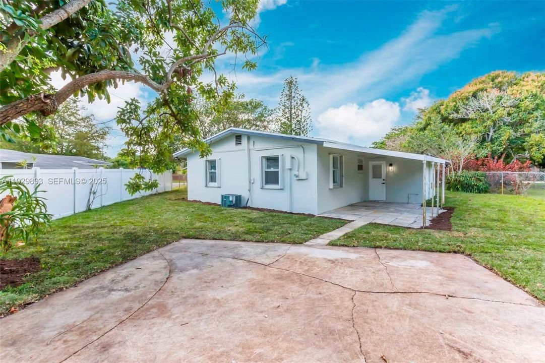 For Rent: $3,200 (3 beds, 2 baths, 1251 Square Feet)