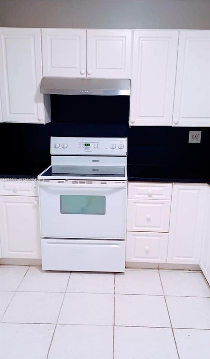 В аренду: $1,850 (2 спален, 2 ванн, 950 Квадратных фут)