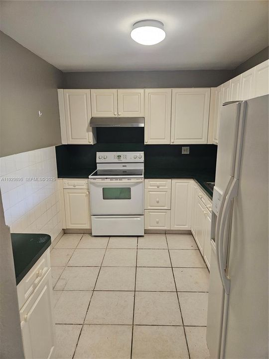 В аренду: $1,850 (2 спален, 2 ванн, 950 Квадратных фут)