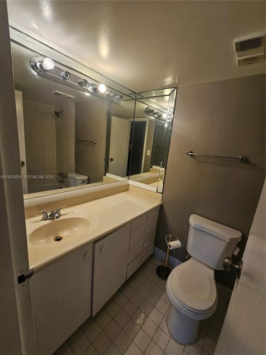 В аренду: $1,850 (2 спален, 2 ванн, 950 Квадратных фут)