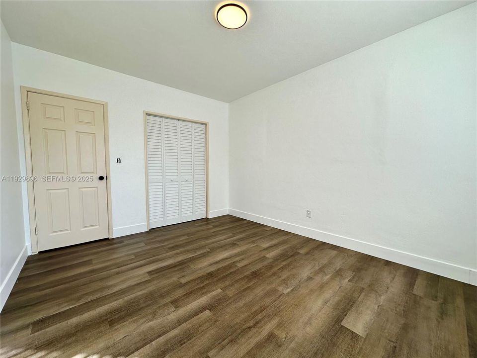 For Rent: $2,390 (2 beds, 1 baths, 900 Square Feet)