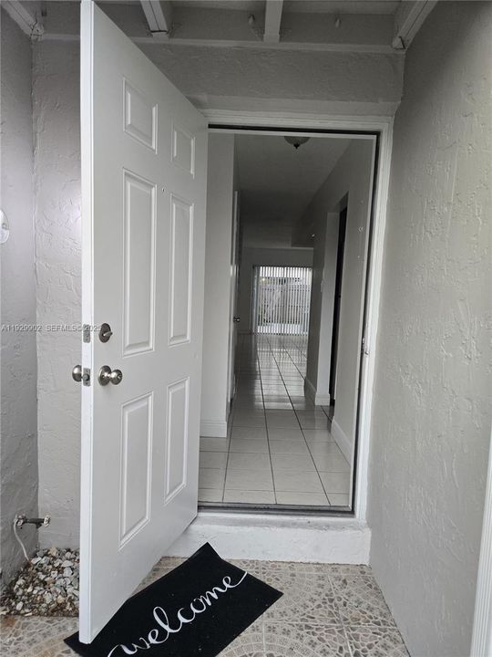 For Rent: $2,300 (2 beds, 1 baths, 1033 Square Feet)