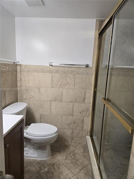 For Rent: $2,300 (2 beds, 1 baths, 1033 Square Feet)