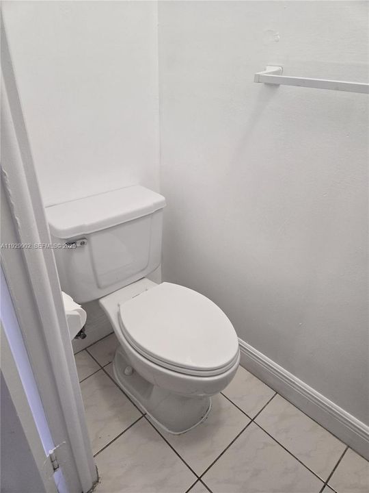 For Rent: $2,300 (2 beds, 1 baths, 1033 Square Feet)