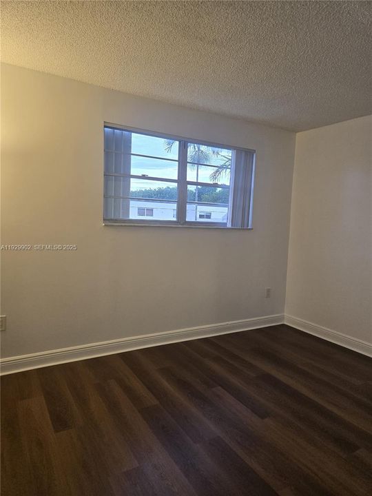 For Rent: $2,300 (2 beds, 1 baths, 1033 Square Feet)