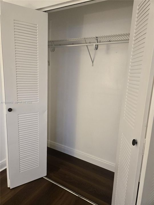 For Rent: $2,300 (2 beds, 1 baths, 1033 Square Feet)