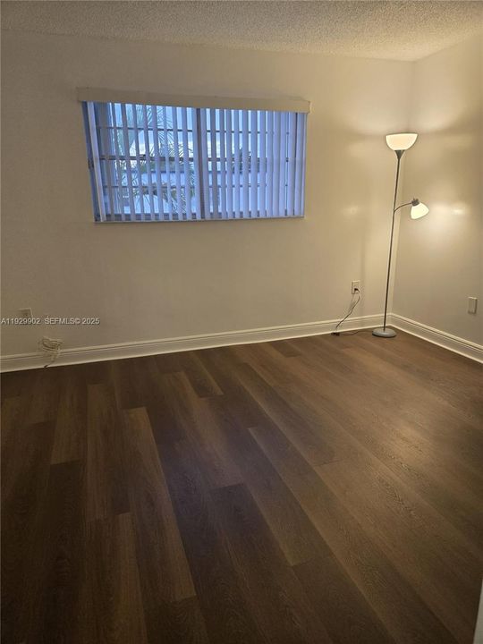 For Rent: $2,300 (2 beds, 1 baths, 1033 Square Feet)