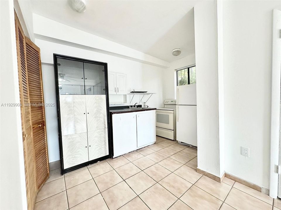 В аренду: $1,200 (0 спален, 1 ванн, 400 Квадратных фут)