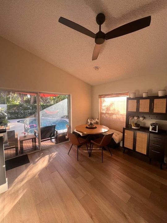 出租: $3,200 (2 贝兹, 2 浴室, 1504 平方英尺)