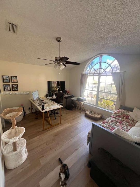 出租: $3,200 (2 贝兹, 2 浴室, 1504 平方英尺)