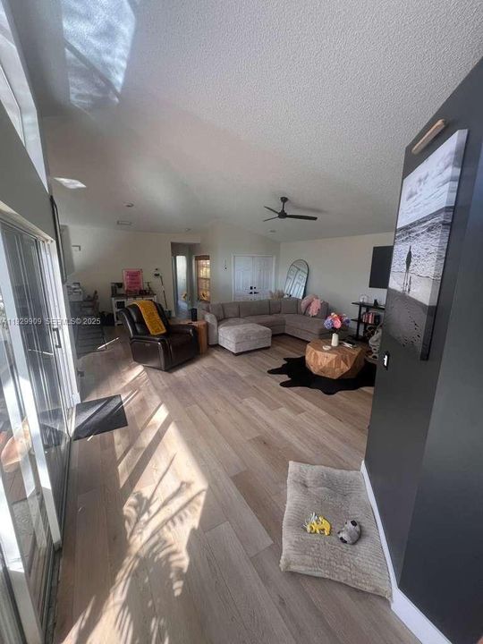 出租: $3,200 (2 贝兹, 2 浴室, 1504 平方英尺)