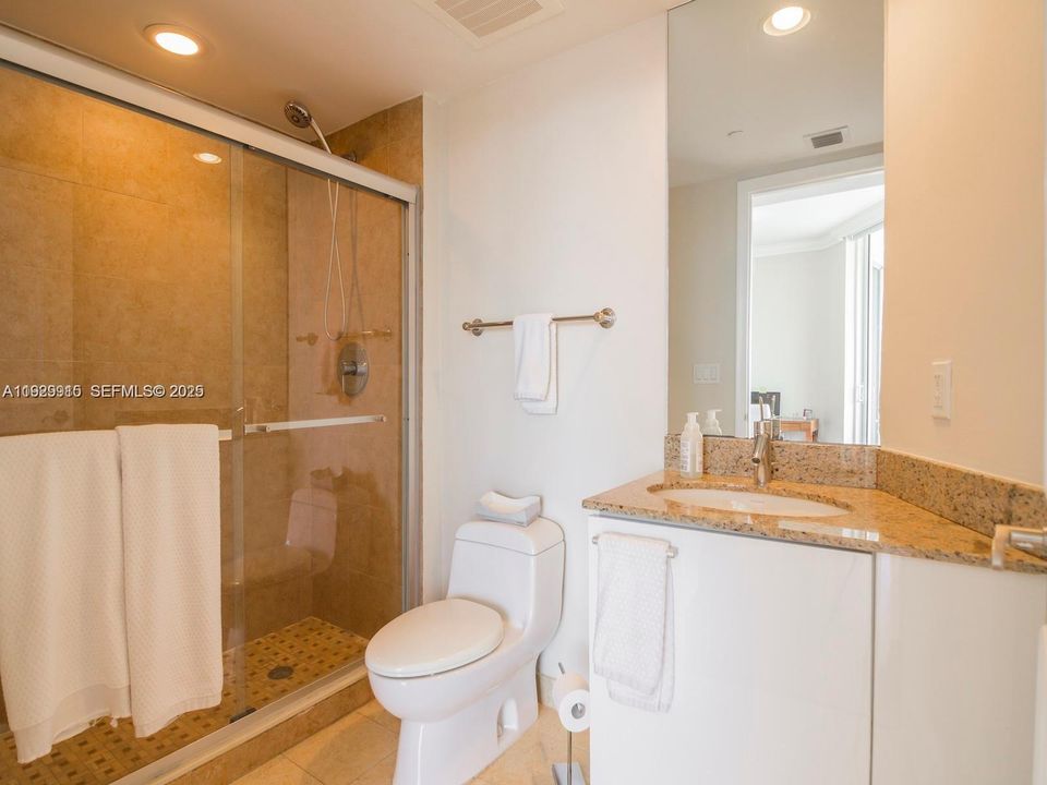 В аренду: $5,800 (2 спален, 2 ванн, 1301 Квадратных фут)