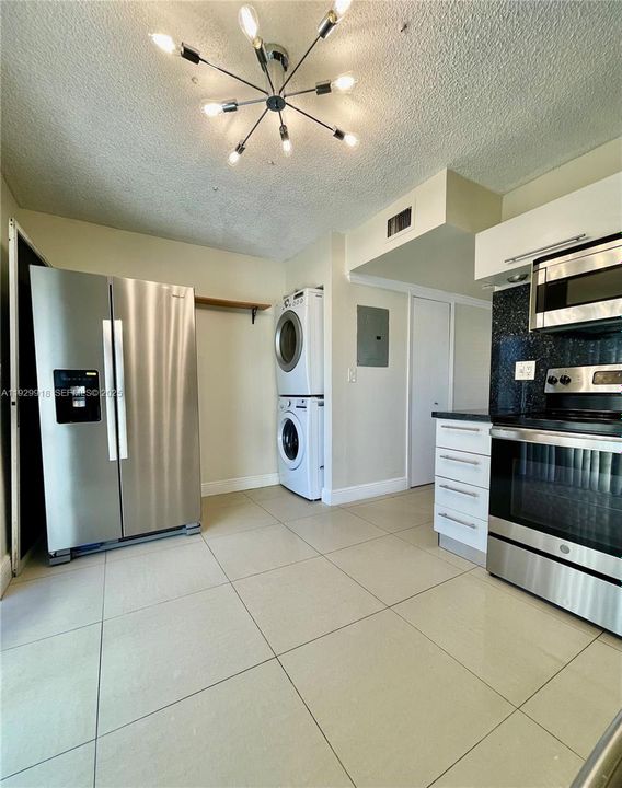 В аренду: $2,600 (2 спален, 1 ванн, 914 Квадратных фут)