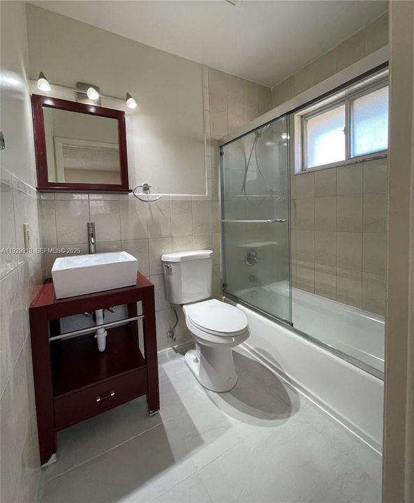 В аренду: $2,600 (2 спален, 1 ванн, 914 Квадратных фут)