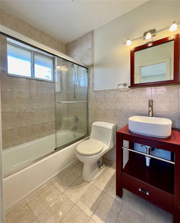 В аренду: $2,600 (2 спален, 1 ванн, 914 Квадратных фут)