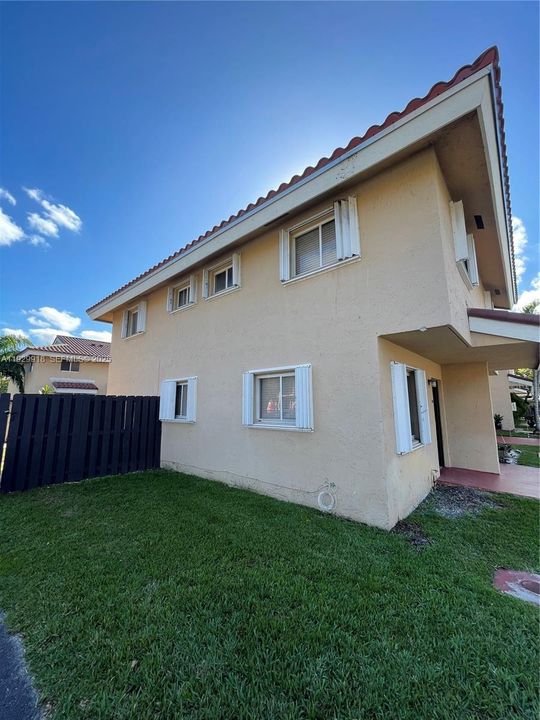 В аренду: $2,600 (2 спален, 1 ванн, 914 Квадратных фут)