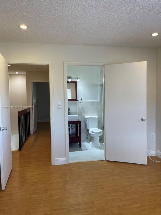 В аренду: $2,600 (2 спален, 1 ванн, 914 Квадратных фут)