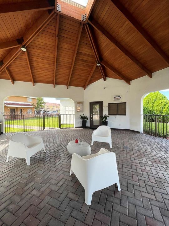 В аренду: $2,600 (2 спален, 1 ванн, 914 Квадратных фут)