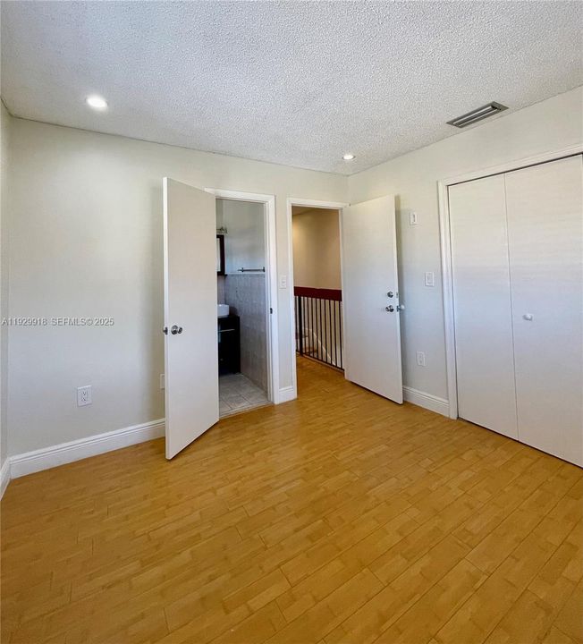 В аренду: $2,600 (2 спален, 1 ванн, 914 Квадратных фут)