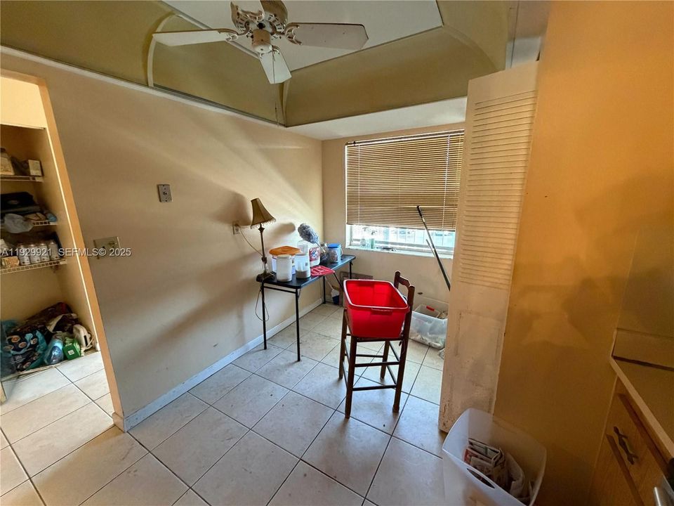 На продажу: $125,000 (2 спален, 2 ванн, 1000 Квадратных фут)