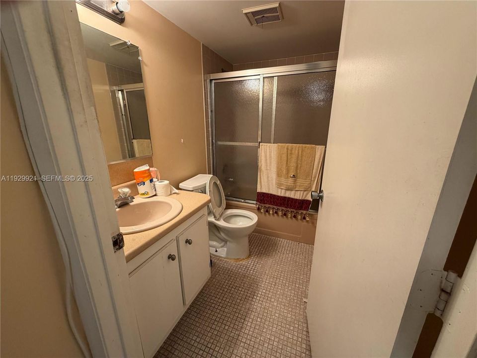 На продажу: $125,000 (2 спален, 2 ванн, 1000 Квадратных фут)