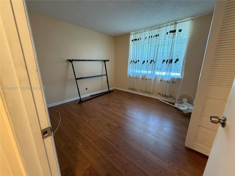 На продажу: $125,000 (2 спален, 2 ванн, 1000 Квадратных фут)