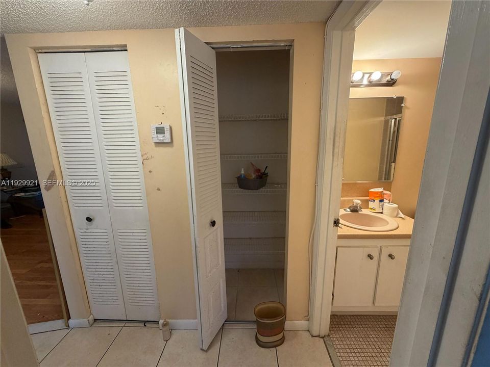 На продажу: $125,000 (2 спален, 2 ванн, 1000 Квадратных фут)