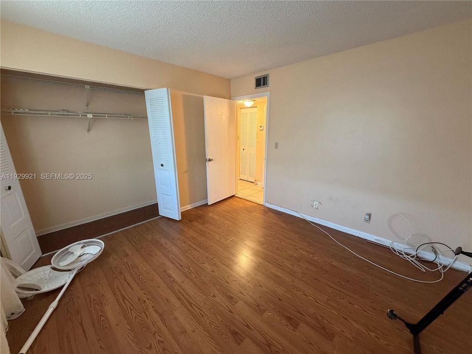 На продажу: $125,000 (2 спален, 2 ванн, 1000 Квадратных фут)