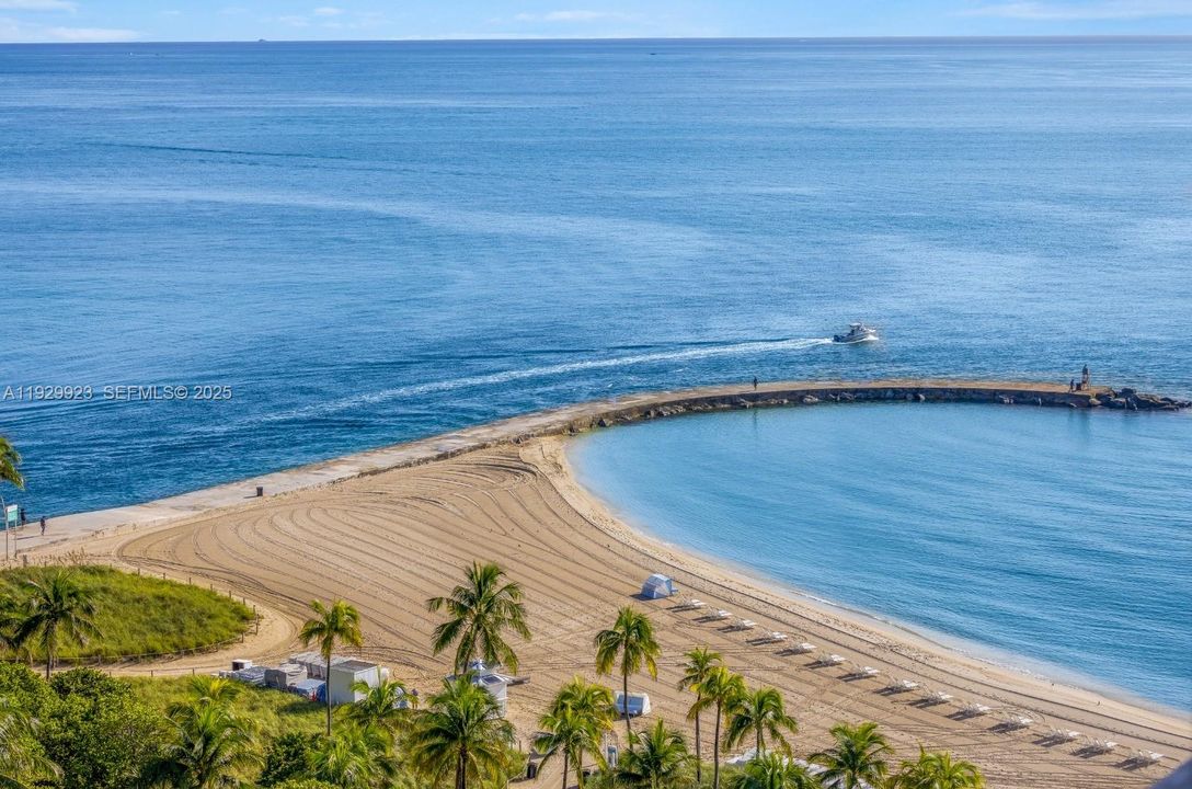 For Sale: $1,399,000 (2 beds, 2 baths, 1388 Square Feet)