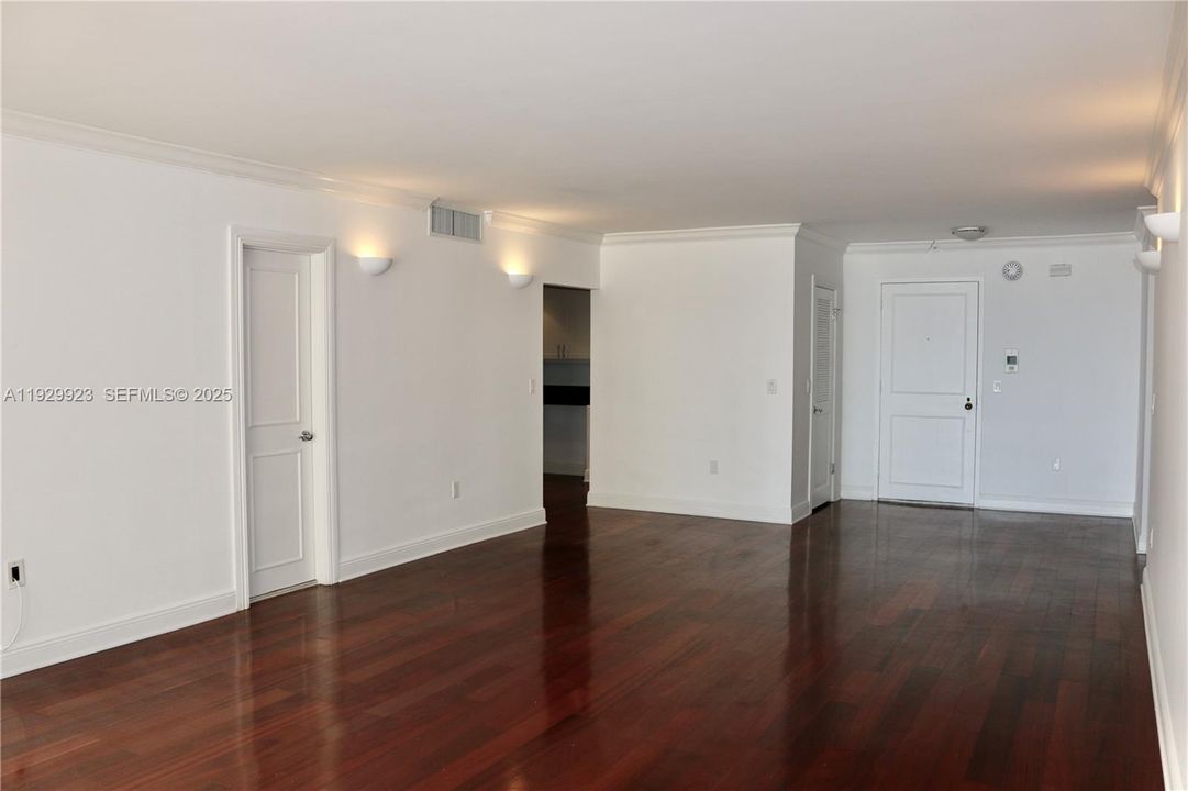 For Sale: $1,399,000 (2 beds, 2 baths, 1388 Square Feet)