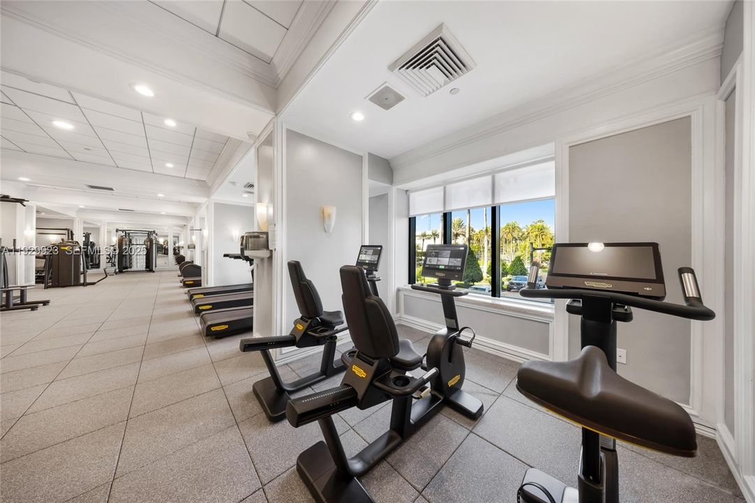 For Sale: $1,399,000 (2 beds, 2 baths, 1388 Square Feet)