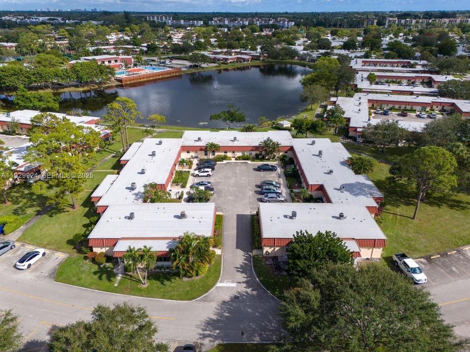 For Sale: $275,000 (2 beds, 2 baths, 941 Square Feet)