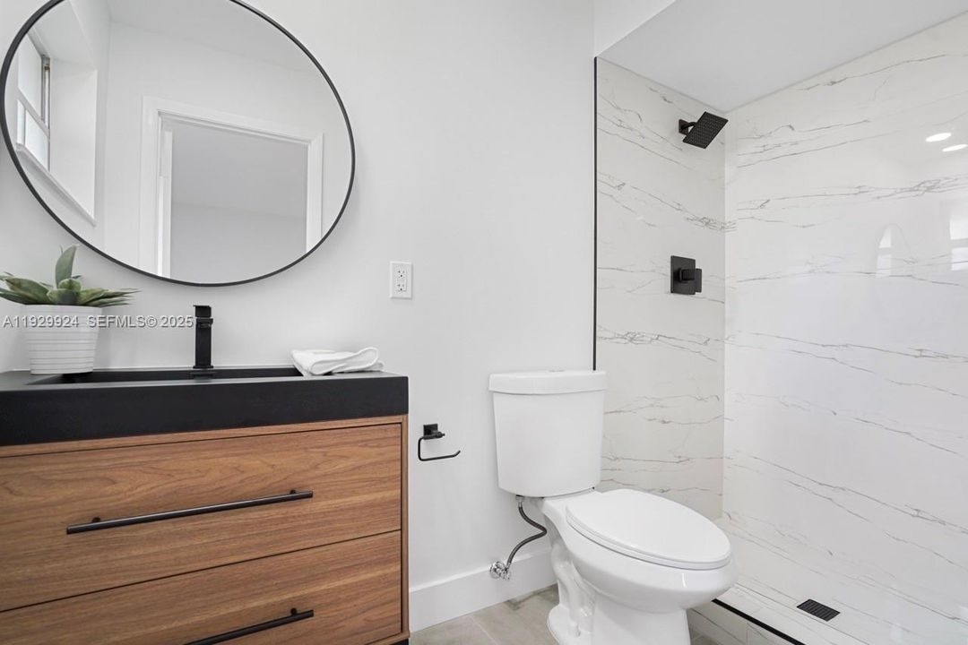 For Sale: $275,000 (2 beds, 2 baths, 941 Square Feet)