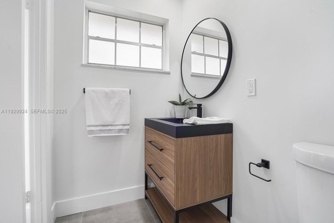 For Sale: $275,000 (2 beds, 2 baths, 941 Square Feet)